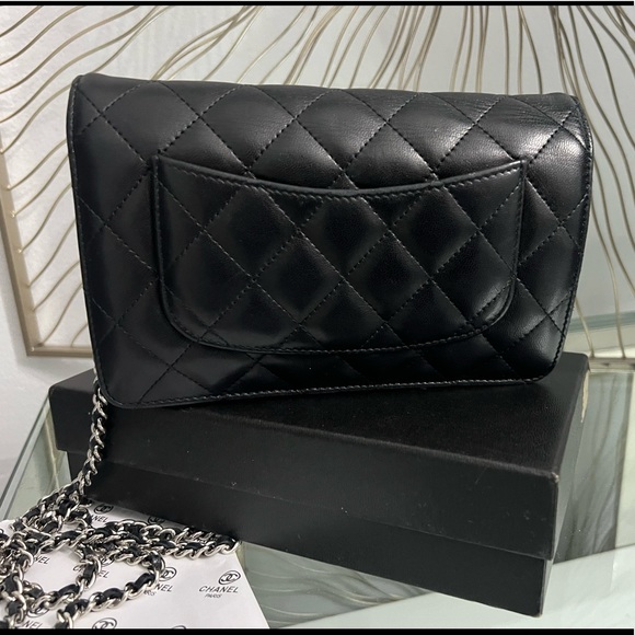 Classic Quilted Lambskin. Absolutely beautiful. - Picture 4 of 9